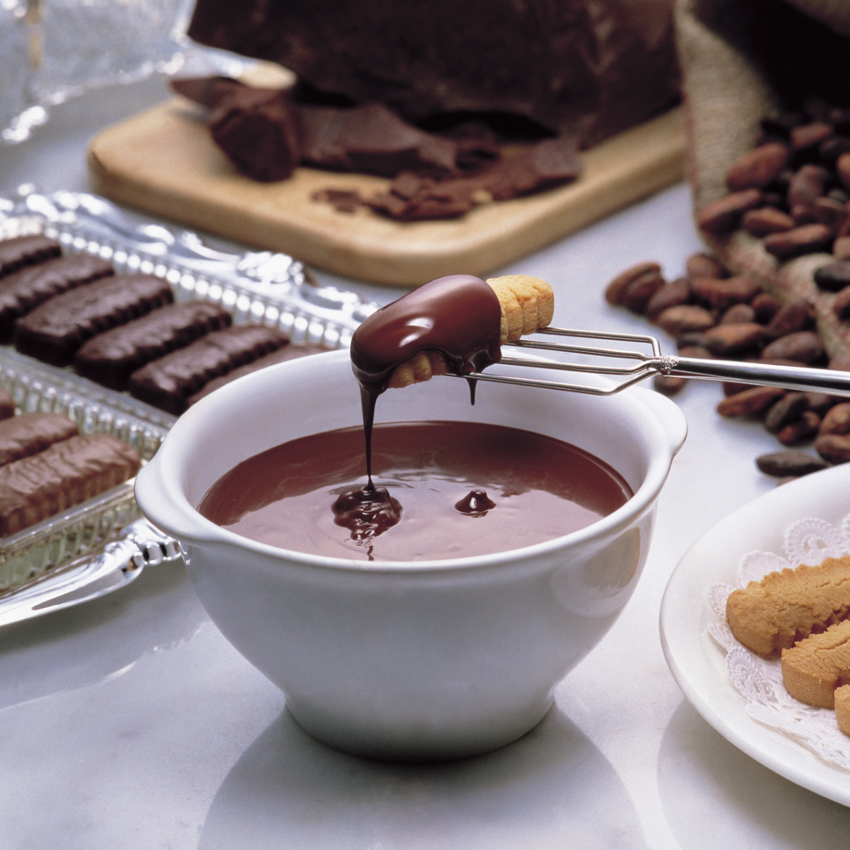 チョコ 2点 ちんすこうショコラ ダーク&ミルク(20個入り) – MAKUKURU