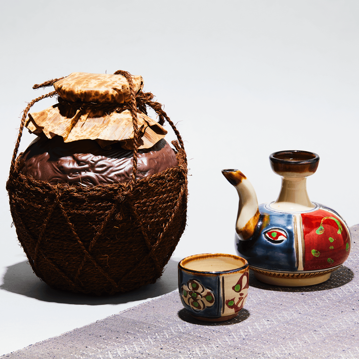MAKUKURU古酒泡盛・十年古酒泡盛BONBONショコラ（15個・木箱入り）